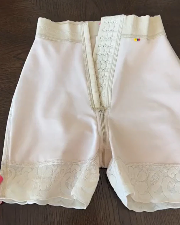 Fajas Reductoras Encaje Levanta Glúteos Encantadoras Curvas Corto Levanta Glúteos 3 Ganchos