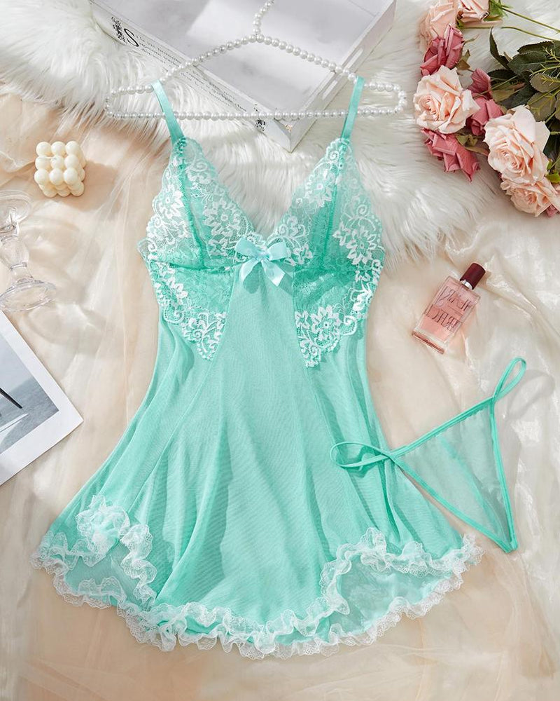 Sexy Camisón de Tirantes con Escote Profundo en V, Encaje de Contraste, Malla y Adorno de Lazo (Con Tanga)