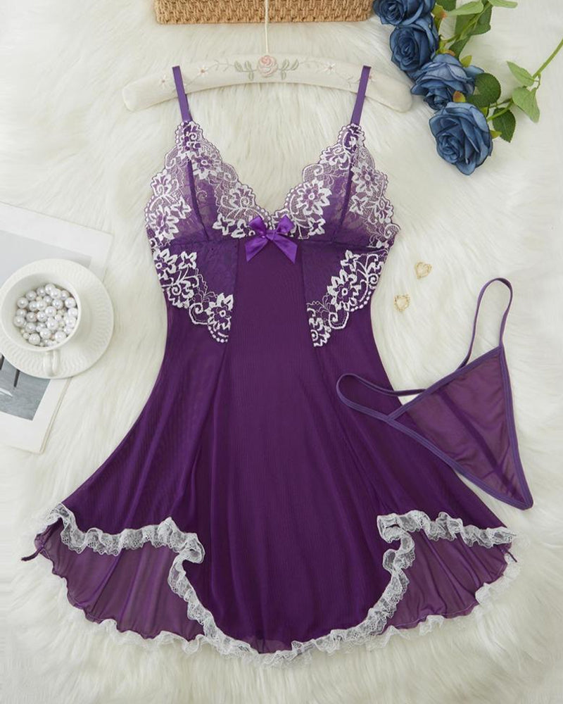 Sexy Camisón de Tirantes con Escote Profundo en V, Encaje de Contraste, Malla y Adorno de Lazo (Con Tanga)