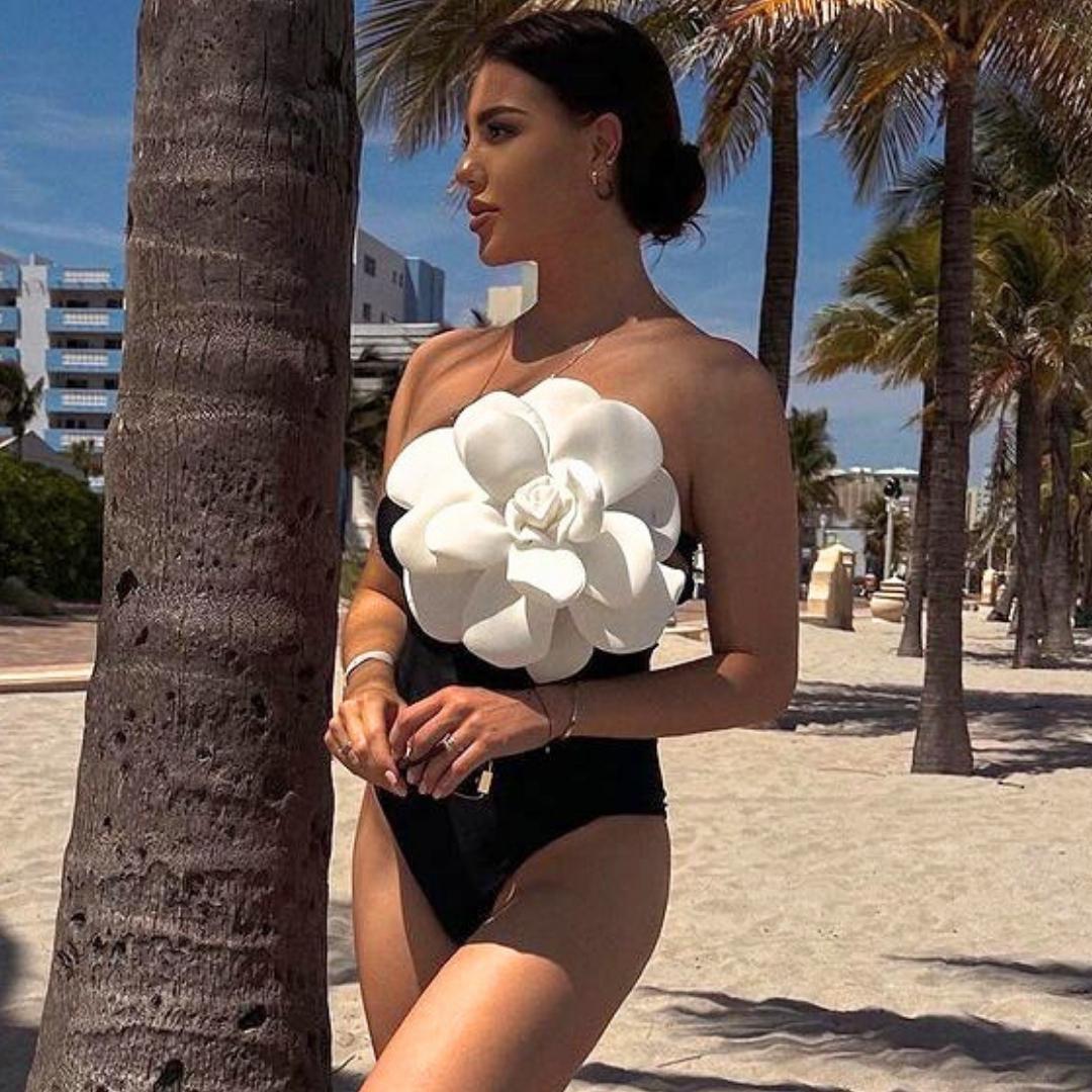 Traje de baño de una pieza con un hombro y falda de flor 3D