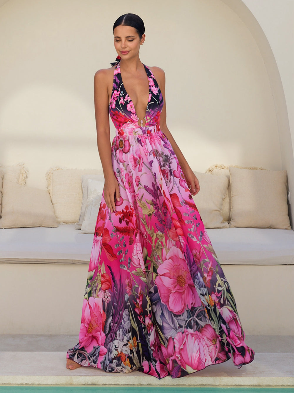 Traje de baño de una pieza con escote en V profundo y pareo estampado