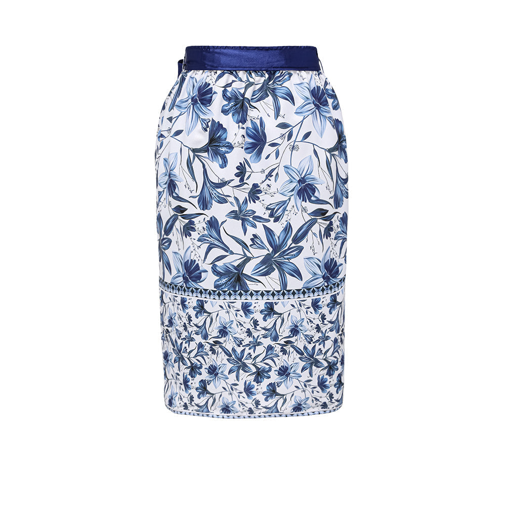 Traje de baño de una pieza con escote en V, cordones y falda estampada