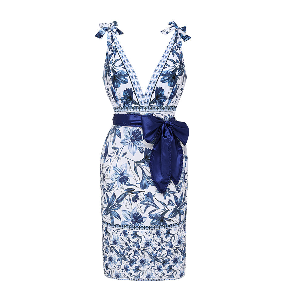 Traje de baño de una pieza con escote en V, cordones y falda estampada